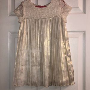 Little girl’s pleated dress 3t